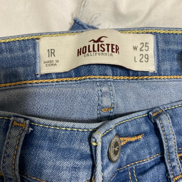 Hollister Size 1r Lightwash Lowrise Jeans. - Picture 2 of 3